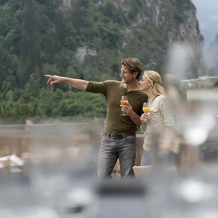 魏斯克罗伊茨酒店 3* 图西斯