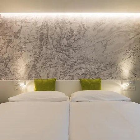 Hotel Weiss Kreuz 3*