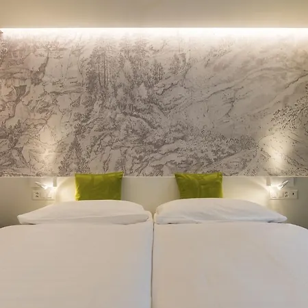 Hotel Weiss Kreuz 3*