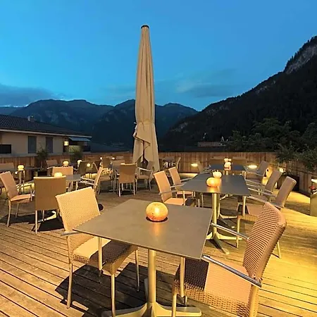 Weiss Kreuz Hotel 3*