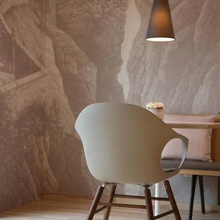 Weiss Kreuz Hotel 3*