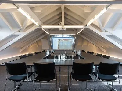 魏斯克罗伊茨酒店 3* 图西斯