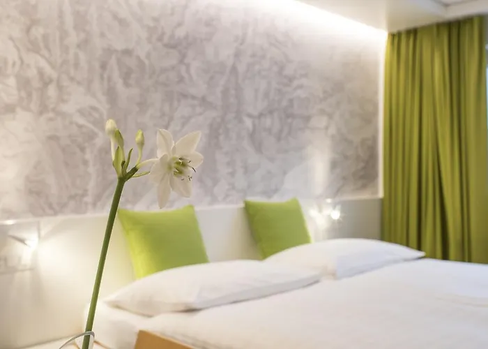 Weiss Kreuz Hotel 3*