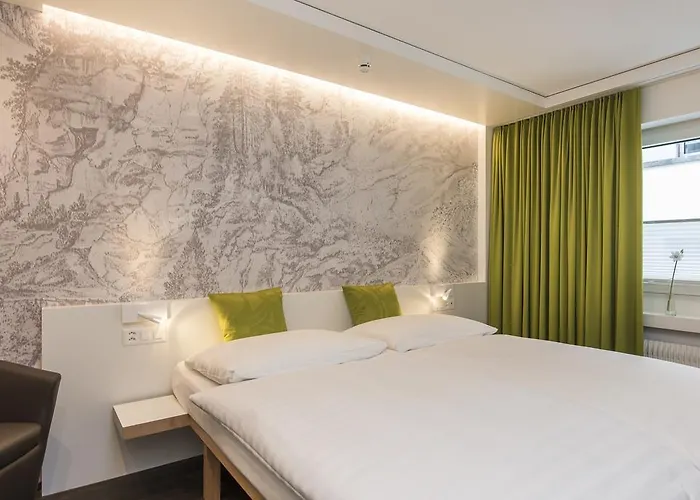 Weiss Kreuz 3* Thusis