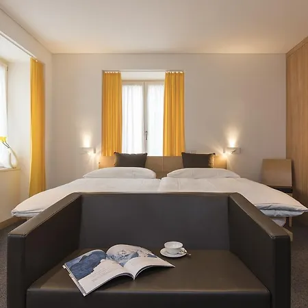 Weiss Kreuz Hotel 3*